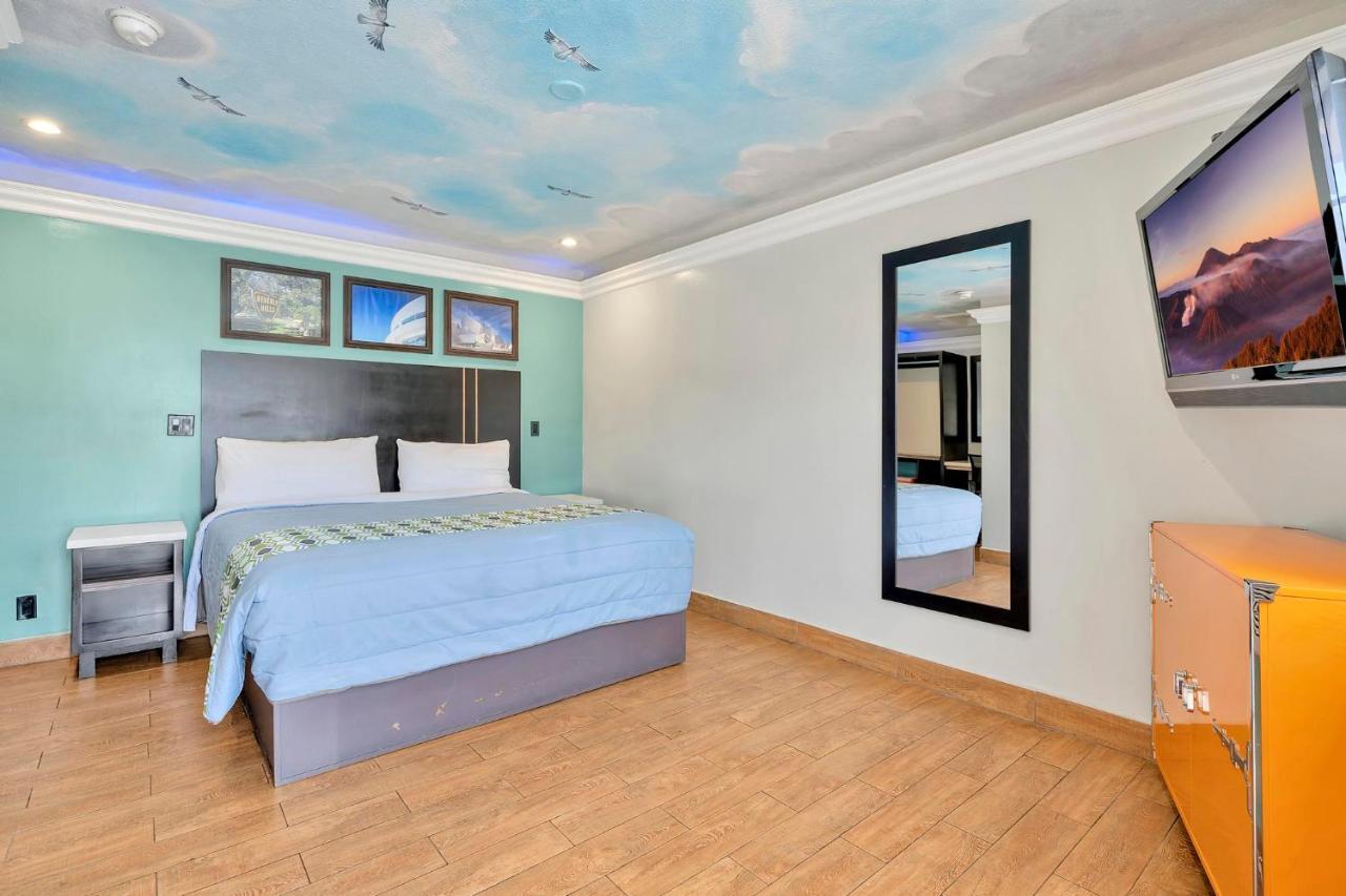 Deluxe King Room