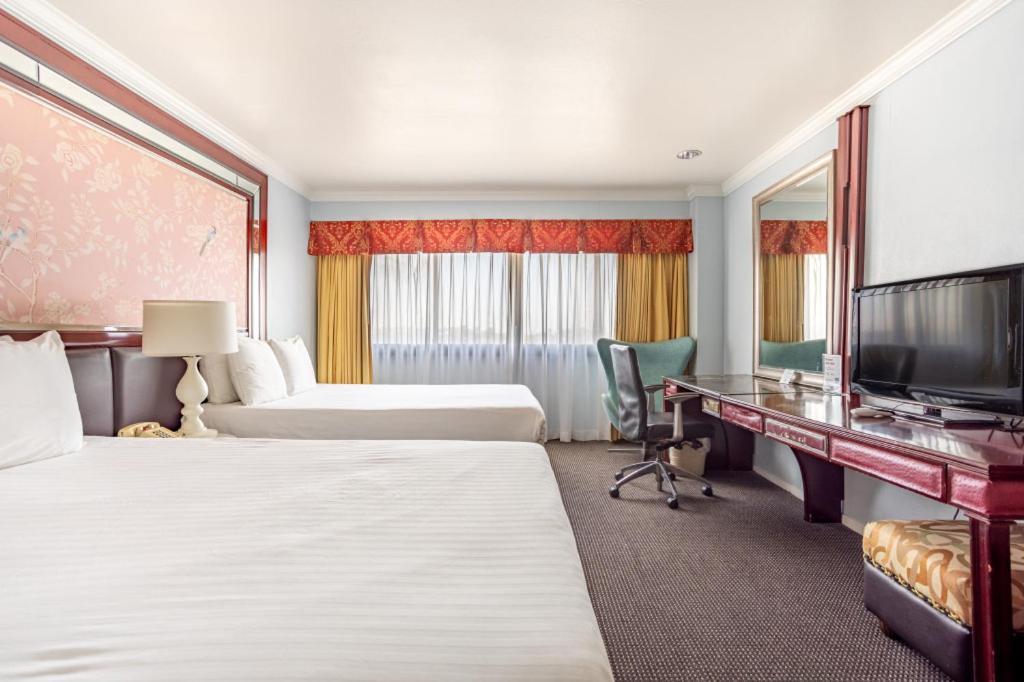 Queen Room Two Queen Beds