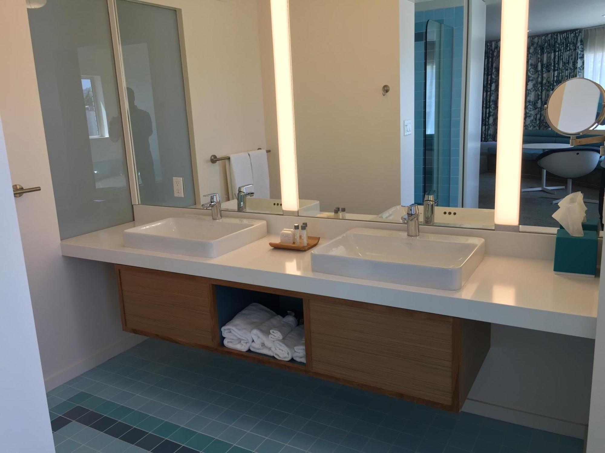 King Suite Spa Bath