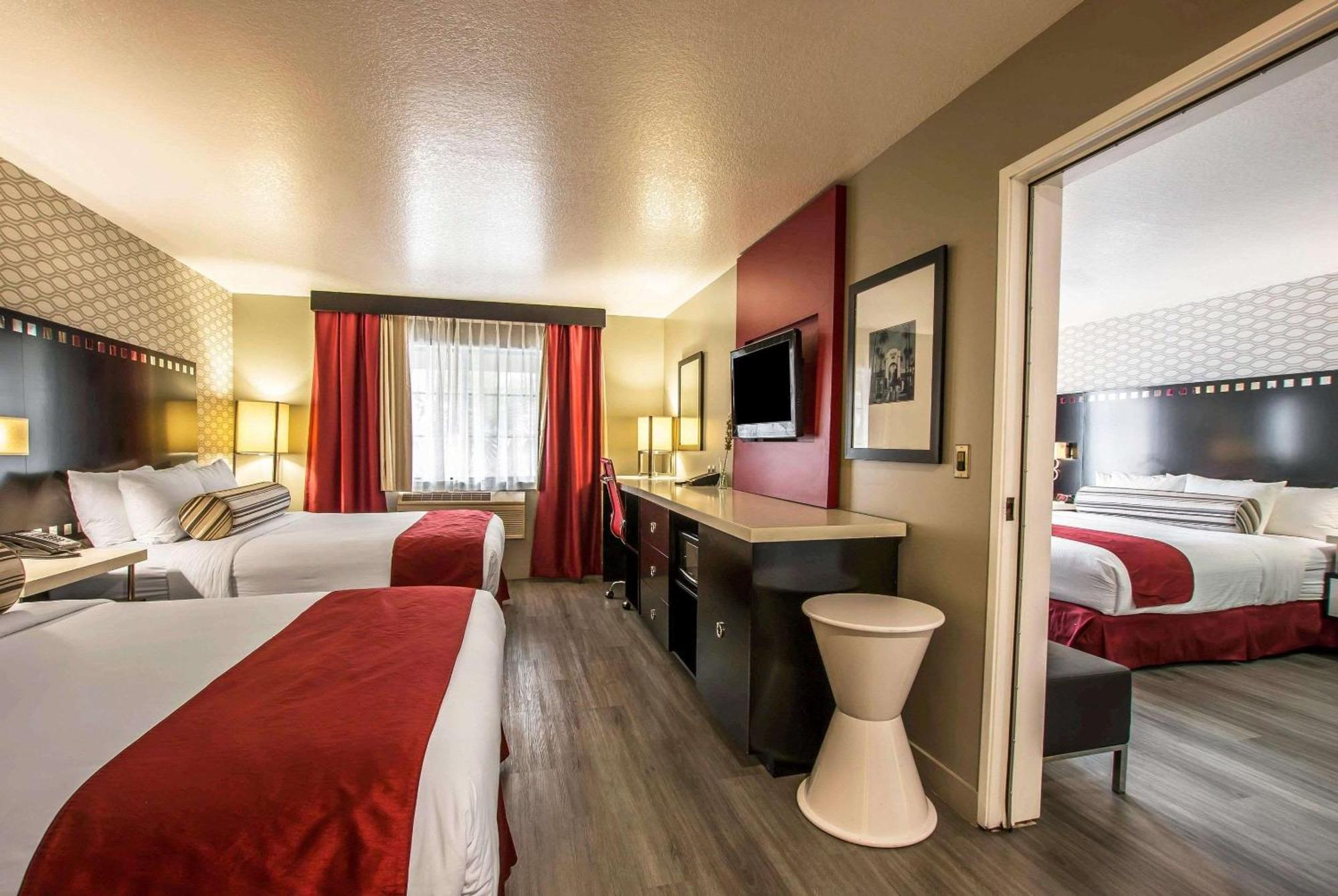 Family Suite 1 King Bed 2 Queen Beds 2 Bathrooms Non Smoking