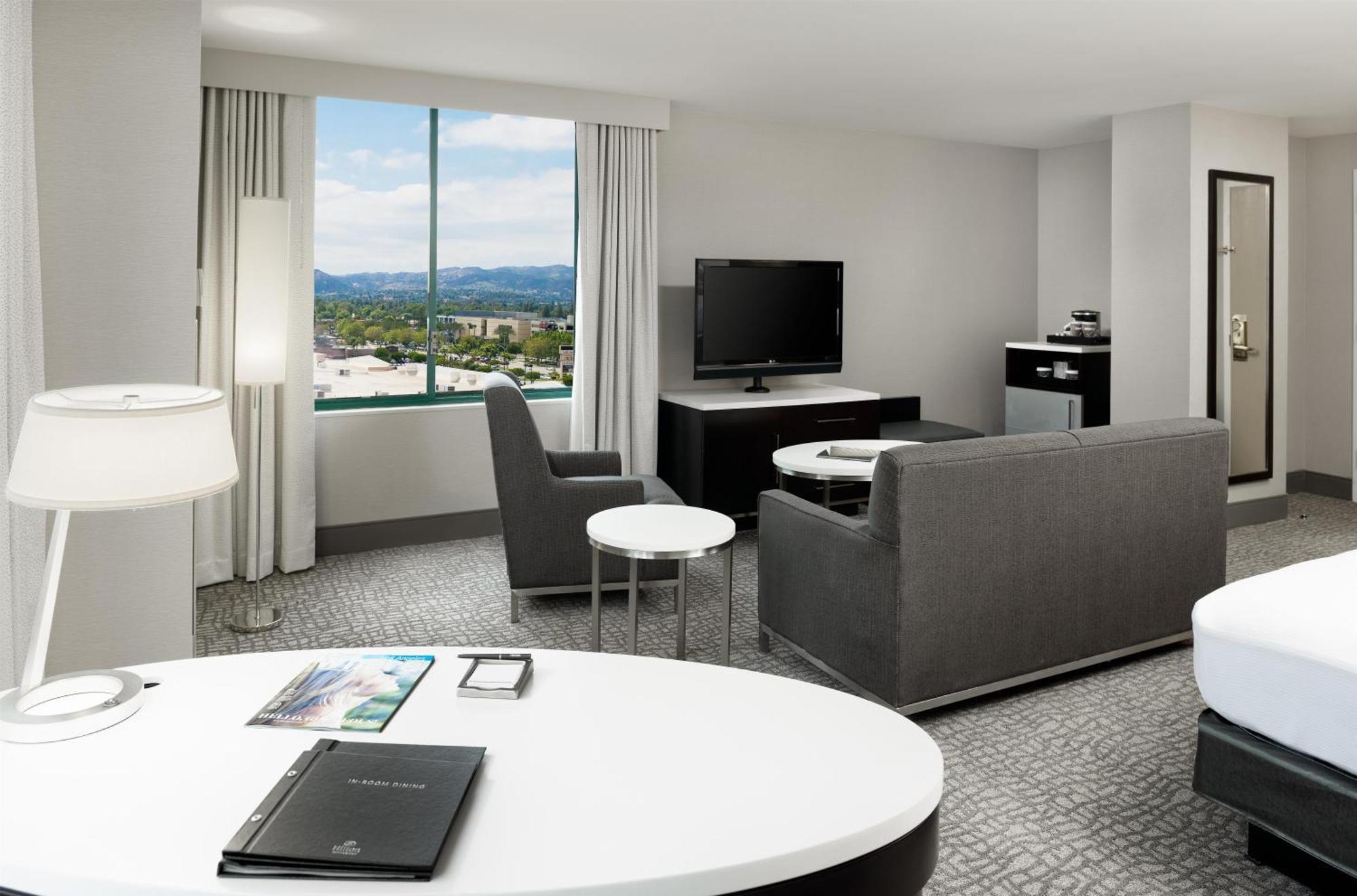 Corner King Room