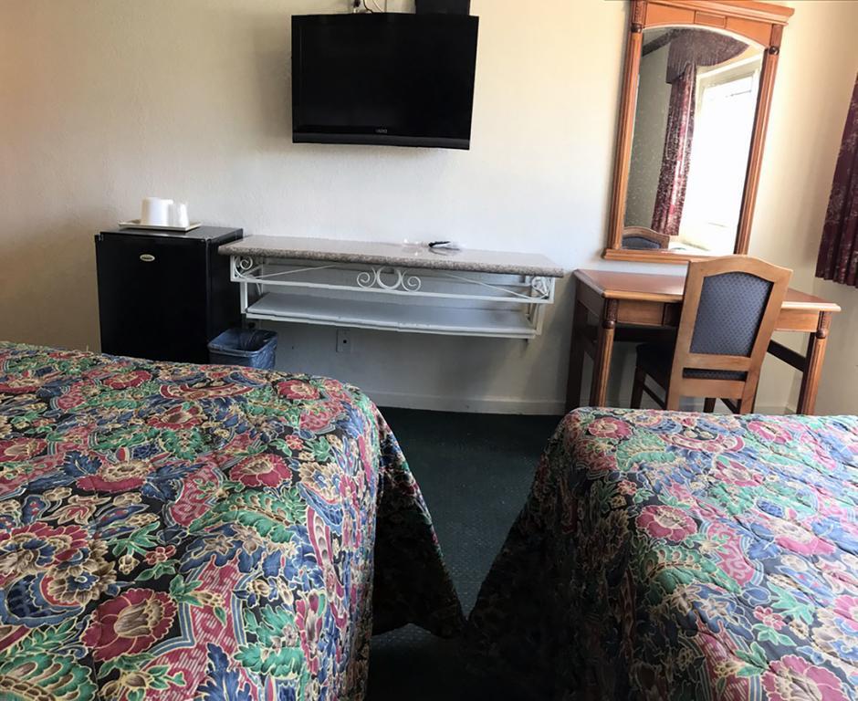 Queen Room Two Queen Beds Smoking