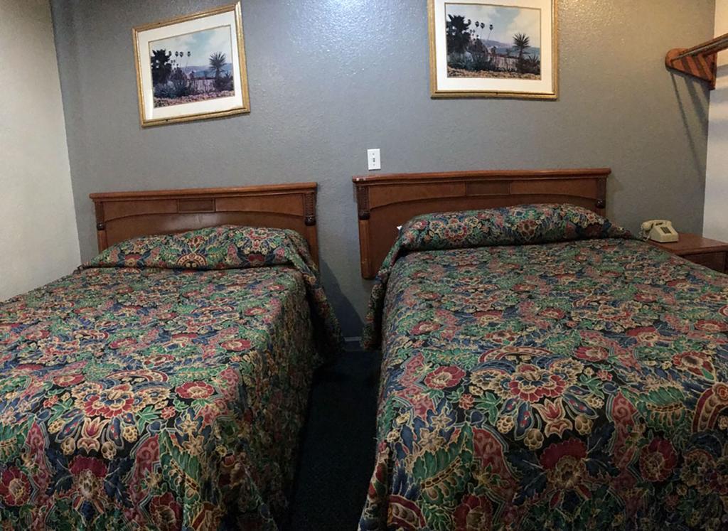 Queen Room Two Queen Beds Smoking