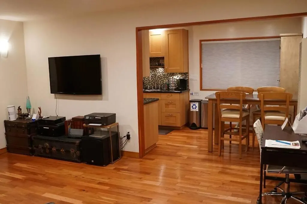 Luxury 1 Bedroom Unit-Walk To Beach -Baby Friendly-1