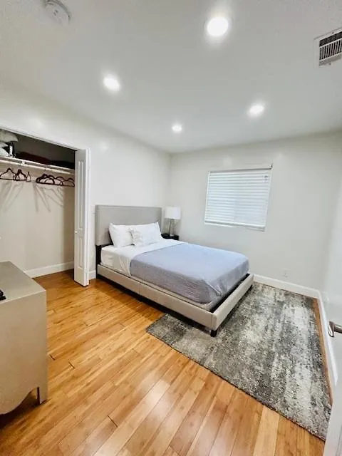 Gated Contemporary 3 Bedroom - 2 Bathroom Home In South La Plus Parking-1
