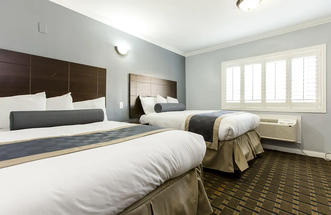 Hollywood Palms Inns & Suites-1
