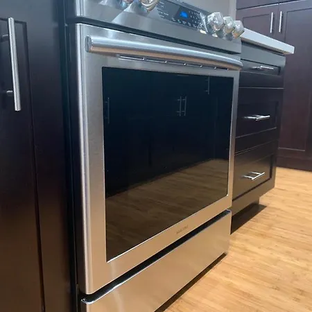 Gated Contemporary 3 Bedroom - 2 Bathroom Home In South La Plus Parking-2