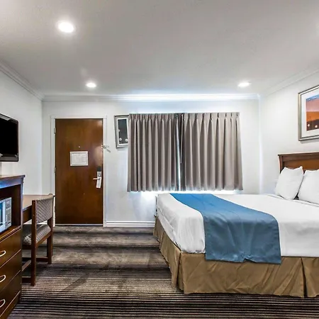 Rodeway Inn & Suites Pacific Coast Highway-3