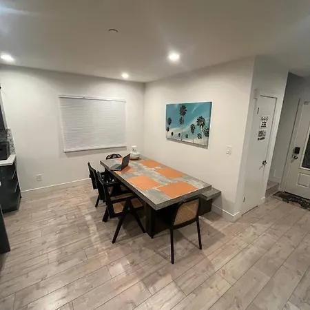 Stay In West La-2