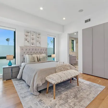 West Hollywood Modern Luxury 5 Bedroom Villa Sleeps 10-3
