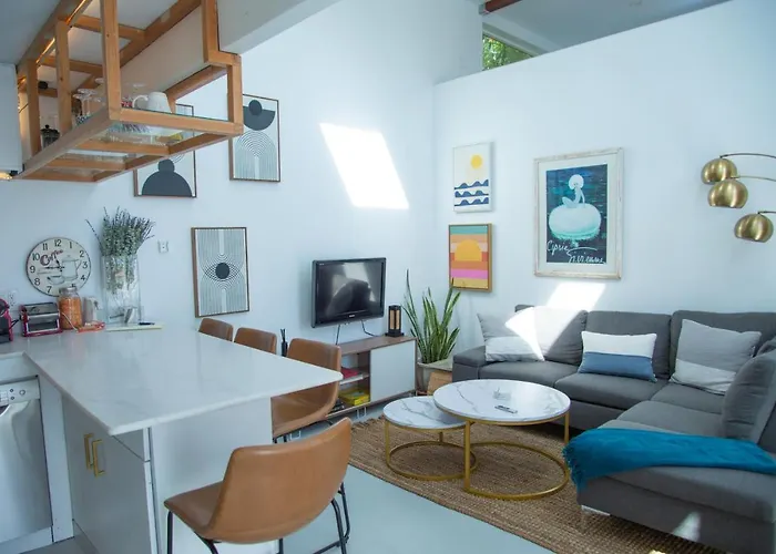 4911A Villas Los Angeles