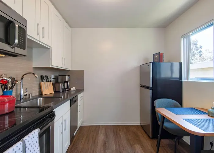 Brentwood Studio W Gym Pool Nr Ucla San Vicente Lax-60 Los Angeles