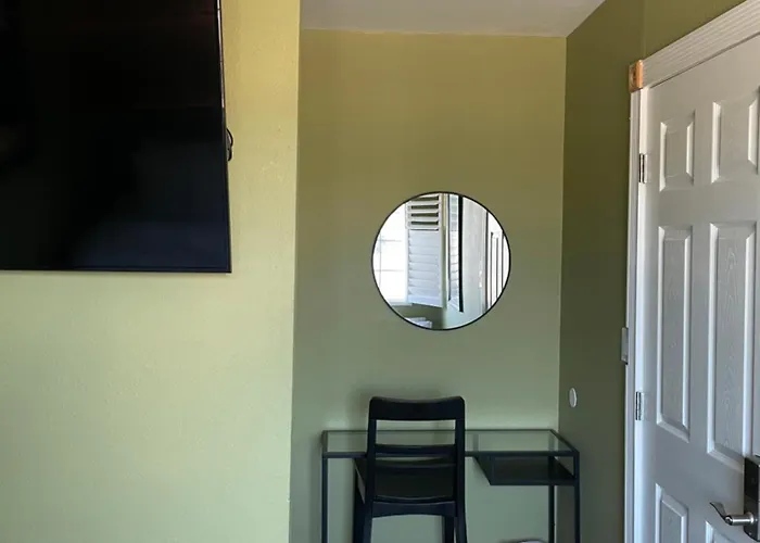 Private Room In Los Angeles La With Tv & Wifi & Ac & View Of Hollywood Sign & Private Fridge & Shared Kitchen!!!
