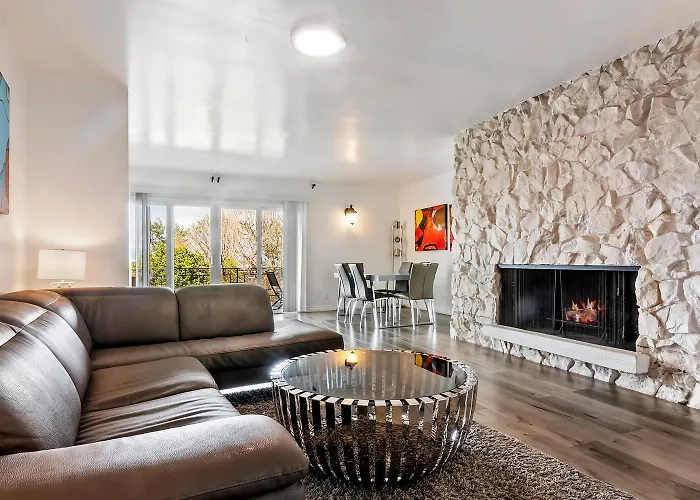 4 Bedroom And 3 Bath Home Close To Universal Studio And Hollywood Los Angeles