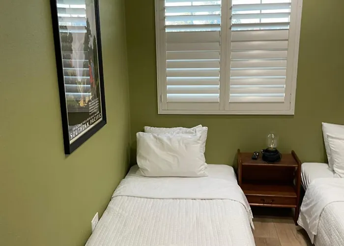 Private Room In La With Free Wifi And Tv With Shared Kitchen Los Angeles