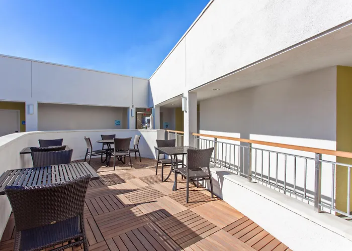Holiday Inn Express West Los Angeles By Ihg Avec Terrain de Golf