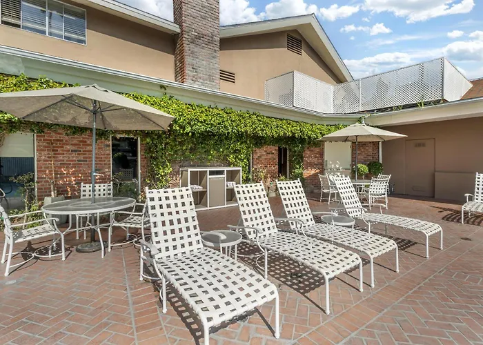 Best Western Plus Carriage Inn Los Angeles