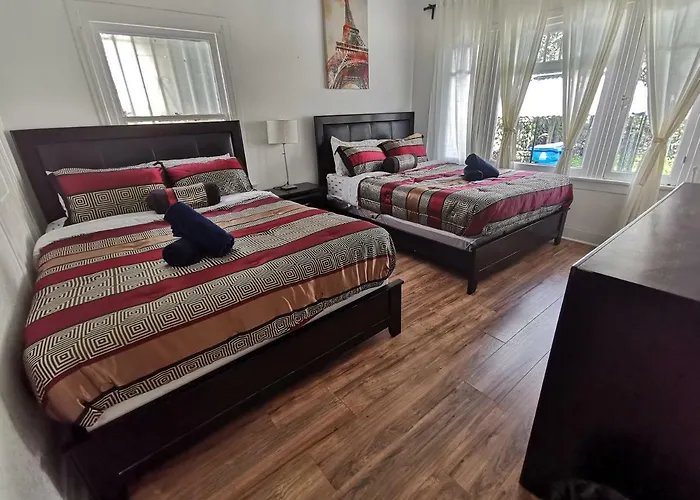 Hollywood Lux-Entire House+Parking Self Check-In Los Angeles